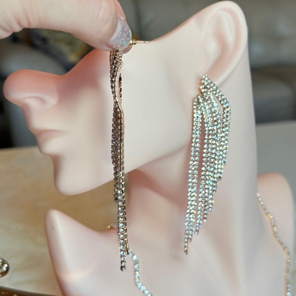 ⚜️ Classic Dangle Earrings With Crystals - Picture 4 of 8